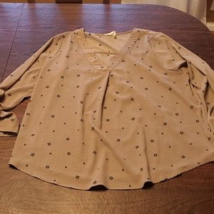 Tan and black 3/4 sleeve blouse